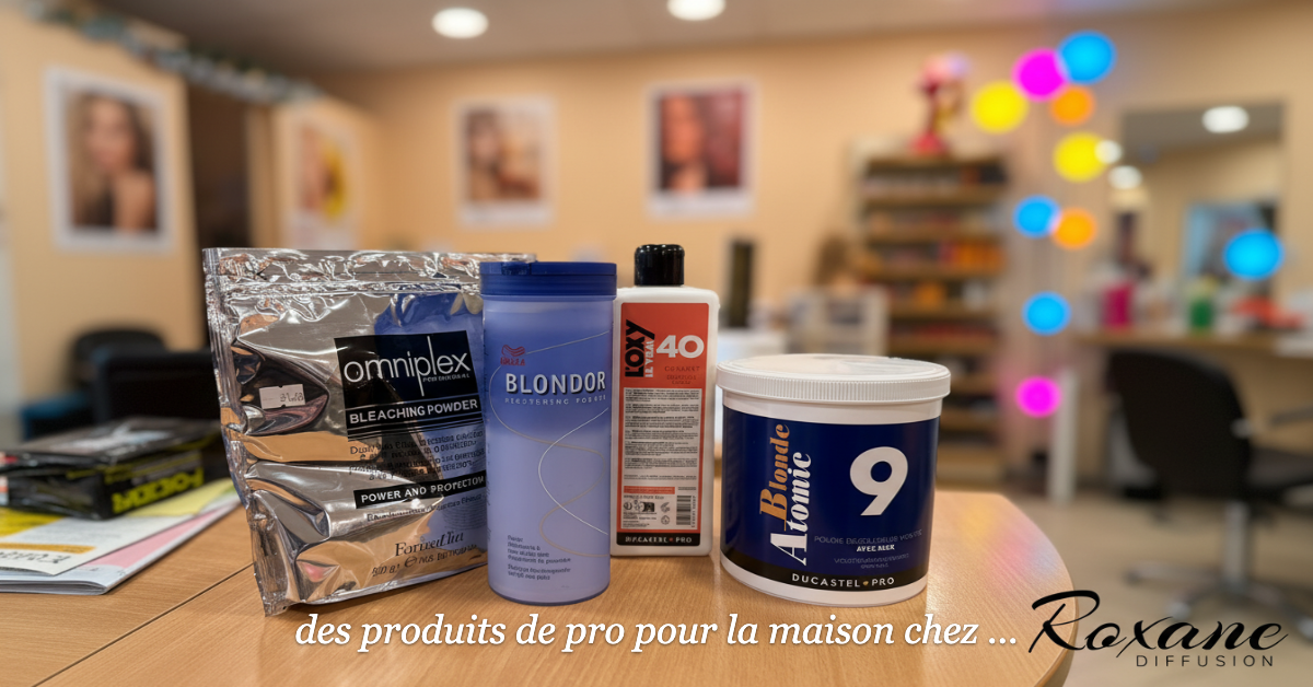 Femme appliquant des m&egrave;ches &agrave; la maison avec un kit de d&eacute;coloration